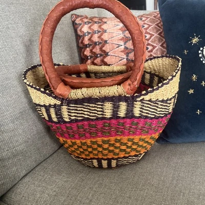 Cartera Cesta Gitzel Comercio Justo Bolga Tamaño Raro Colores vibrantes Mango de Cuero Foto 1 de 4