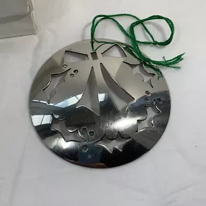 Vintage signierter James Gagnon handgefertigter Zinn Weihnachtsschmuck Stechpalmenkranz 3 Zoll - Bild 1 von 8