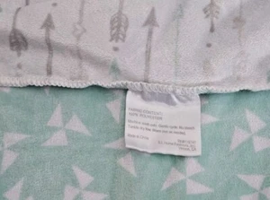 SL Home Fashions Blanket Arrows Green Gray Reversible Triangles Lovey 30"x40” - Picture 1 of 4