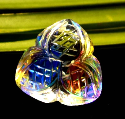 Beautiful Trillion Cut Loose 22.90 Ct Rainbow Mystic Quartz Loose Gemstone - Image 1 of 2