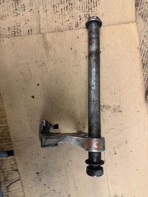 HONDA CBR600RR 2003 2004 RR3 RR4 EJE TRASERO CON PINZA SOPORTE HUSILLO Foto 1 de 3