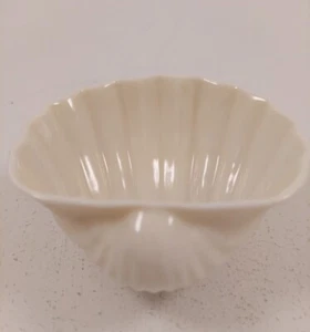 Belleek Porcelain Shell Shaped Candy Nut Trinket Bowl Dish ~ 7th Brown Mark - Picture 1 of 8