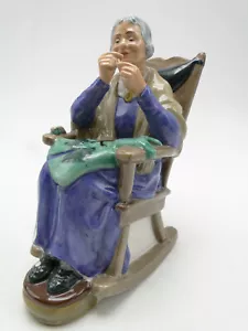 Royal Doulton Figurine A Stitch In Time HN2352 6⅛in hand painted porcelain - Picture 1 of 7