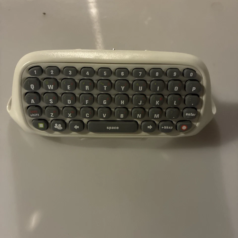 Pad de chat enchufable para Xbox 360; facilita la escritura para las comunicaciones de chat Foto 1 de 2