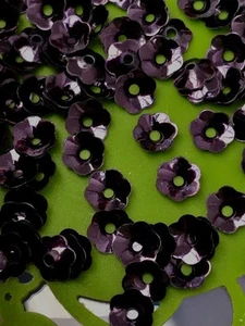 Sequins 6mm Blackcurrant Dark Purple Metallic 1/4in Flower Bowl Cup Choose Pack  - Bild 1 von 1