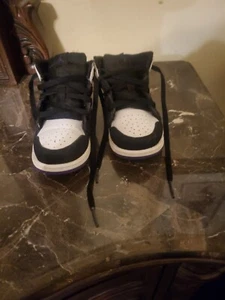 Nike Air Jordan 1 Kleinkind Varsity lila Größe 10C Turnschuhe BQ6933-105 - Bild 1 von 8