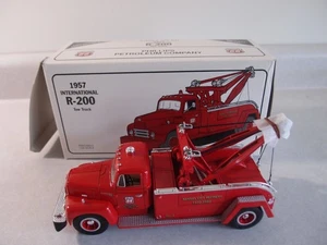 First Gear 1957 International R-200 Phillips 66 Diecast Tow Truck 1/34 - Picture 1 of 9