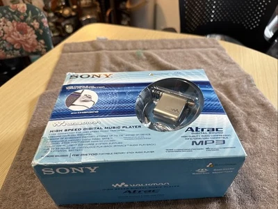 Walkman Sony 2003 vintage raro nuevo con etiquetas MS70D Magic Gate - nuevo Foto 1 de 4