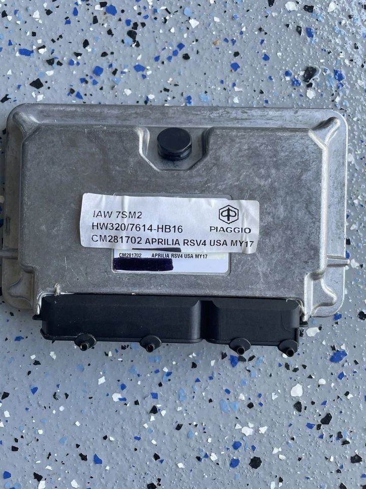 2018 Aprilia RSV4 RR RF RSV4RR ECU EU CM281702 MY17 - Image 1 of 1