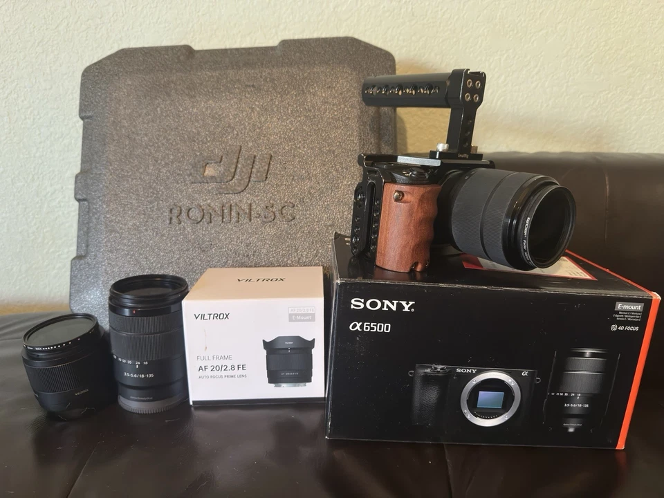 Lente Sony A6500 Small Rig Ronin -SC AF20/2.8 FE FE FE 3.5-5.6/28-70 3.5-5.6:18-135 Foto 1 de 4
