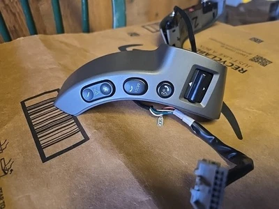 2007-2012 NISSAN SENTRA STEERING WHEEL CRUISE MEDIA CALL CONTROLS BEZEL - Image 1 of 4