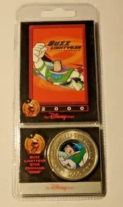 2000 Disney Store Decades Coin #35 2000 Buzz Lightyear Star Command Series - Picture 1 of 4