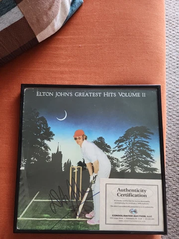 ELTON JOHN signed GREATEST HITS Volume II LP - COA Cover