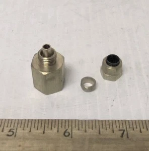 Parker-Hannifin Brass Pipe to Tube Straight Adapter Fitting P/N: 66P-4-4/60PB-4 - Picture 1 of 6