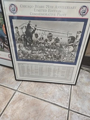 Impresión artística conmemorativa del 75 aniversario de los Chicago Bears edición limitada Foto 1 de 2