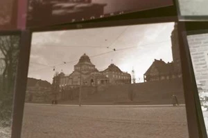88 grandes negativos antiguos de una familia - vistas de la ciudad, personas, coche de policía 30- - Imagen 1 de 12
