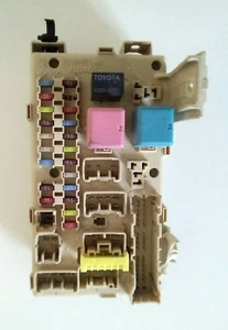 TOYOTA AVENSIS T250 FUSE BOX SET 8264105030A 82641-05030-A 8264105030A 82641-050 - Picture 1 of 3
