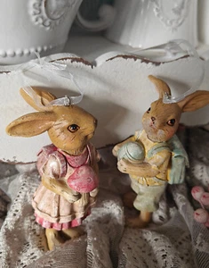 Oster Hänger Figur Mädchen und Junge Kaninchen Hase Pastell 4 x 4 x 11 cm - Bild 1 von 5