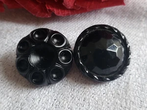 Duo boutons anciens en verre noir travaillé diamètre 1,7 cm G15K - Picture 1 of 5