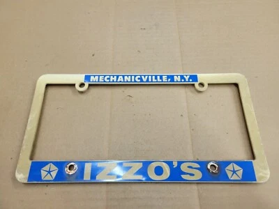 Izzo's Dodge Chrysler Mechanicville Nueva York Placa Etiqueta Marco Soporte Logo Foto 1 de 2