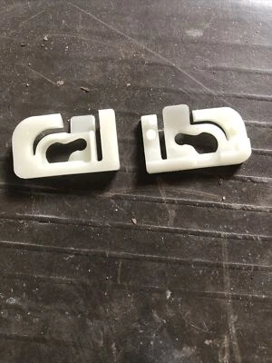 Windshield Glass Trim Moulding Clip Lock for Datsun 620 160J J15 1500 1600 10 Pc - Image 1 of 4