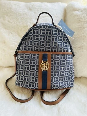 NUEVO CON ETIQUETAS Tommy Hilfiger Mujer Mochila Cartera Azul Marino Logo Monograma Borde Marrón Foto 1 de 4