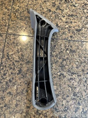 Mercedes-Benz ML W163 1998-2005 puerta derecha manija interior soporte gris orión Foto 1 de 4