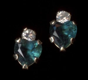 10K Solid Yellow Gold 4mm Heart Green Lab-Created Emerald Gemstone Earrings -xv - Picture 1 of 2