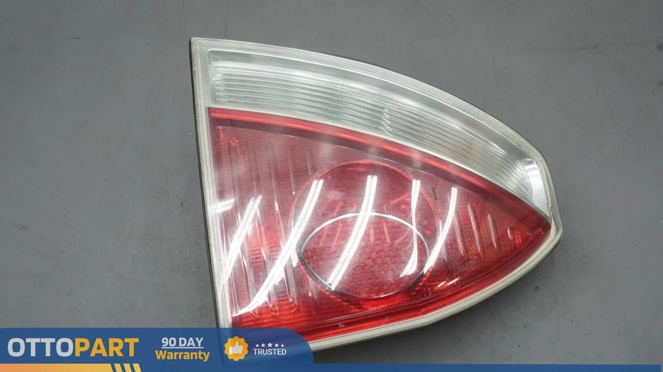 03-08 Maserati Quattroporte M139 Luz Trasera Lateral del Pasajero Derecho Lámpara OEM Foto 1 de 4