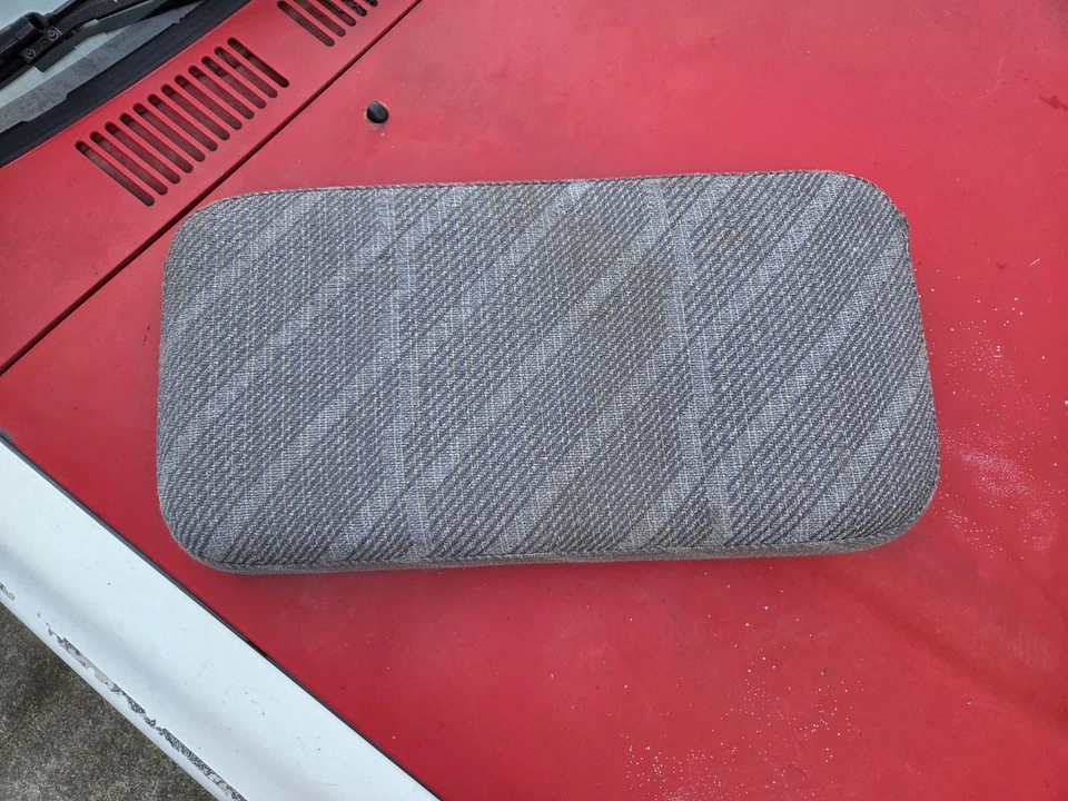 Оригинальная левая нижняя подушка заднего сиденья для Mazda B2000 B2200 B2600 Cab Plus 1986-1993 годов выпуска - Изображение 1 из 4