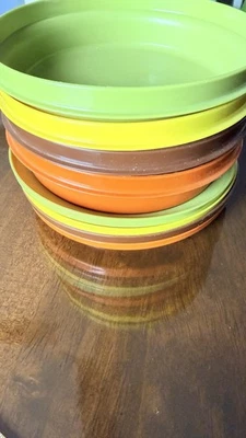 Juego de 4 tazones de almacenamiento con tapas Tupperware #1206 colores de cosecha sello N servir años 70 80  Foto 1 de 4