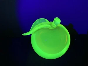 Uranglas Vaseline Murano Sommerso Pfirsich Buchstütze neuwertig - Bild 1 von 9