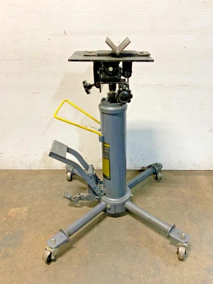 Ranger RTJ-1 1-Ton Capacity TransJack Hydraulic Telescoping Transmission Jack Foto 1 de 4