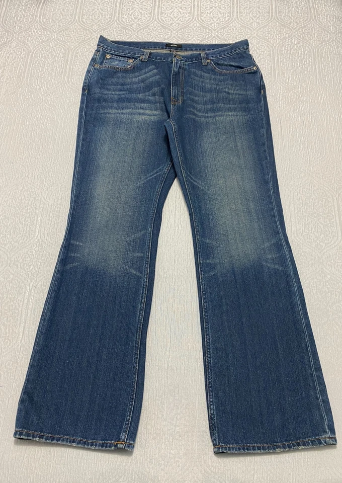 Pantalones de mezclilla Alfani Bootcut para hombre talla 34x32 azul desteñido bigotes Foto 1 de 4