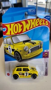 2021 Hot Wheels Treasure Hunt Compact Kings #161/250 Morris Mini in Yellow - Picture 1 of 3