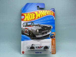 Hot Wheels 2025 Case Q RTH Regular Treasure Hunt TRIUMP TRG Int. Karte - Bild 1 von 3