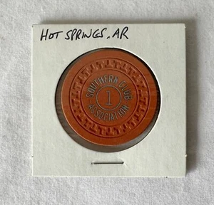 Vintage CARDED Hot Springs Ar Arkansas Southern Club Association 1 Casino Chip - Picture 1 of 3