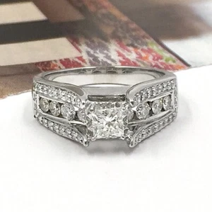 Anillo de boda de compromiso con halo de diamantes simulado de corte redondo y princesa de 2,0 quilates para hombre - Imagen 1 de 6