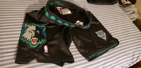 100% Authentic Mitchell & Ness 03/04 Minnesota Timberwolves Shorts Sz 48 XL Cover