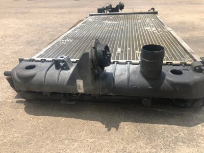 Radiador de refrigeração 2006 2007 2008 2009 2010 2011 Cadillac DTS - Imagem 1 de 2