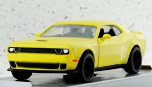 Dodge Challenger SRT Hellcat carrocería ancha - 2018 - amarillo - MotorMax 1:32 - Imagen 1 de 6