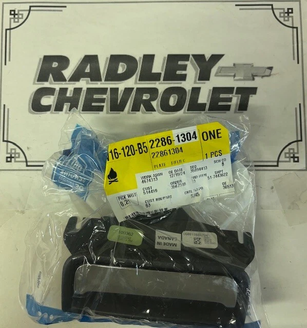 НОВАЯ ОРИГИНАЛЬНАЯ ЦЕНТРАЛЬНАЯ КОНСОЛЬ GM 14-20 SIERRA 1500 — ЗАЩЕЛКА — GENERAL MOTOR GMC 2286304 - Изображение 1 из 1