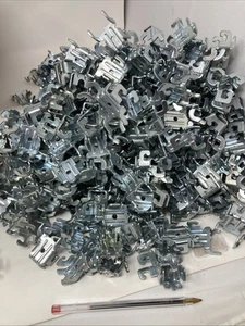 474 Pegboard Product Brackets For Retail Store Display Party City Patent 4674721 - Picture 1 of 7