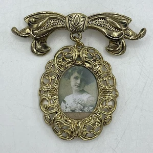Broche camafeo colgante House of Lloyd 1992 tono dorado estilo victoriano - Imagen 1 de 4