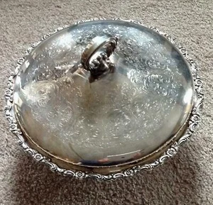 VINTAGE WILLIAM A. ROGERS VERSILBERTE RUNDE KASSEROLLE, DECKEL, PYREX-EINSATZ - Bild 1 von 5