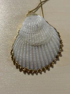 Vintage Medium Sized Gold Plated White Clam Shell Necklace - Picture 1 of 5