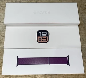 Apple Watch Series 10 (GPS) 42mm Smartwatch - Aluminum Case (Rose Gold) w/ Plum - Photo 1 sur 12