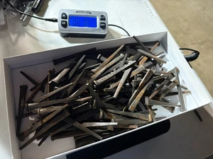 19. Jh. 3 ZOLL QUADRATISCHE NÄGEL 3 Pfund (125 kt.) NOS Historische Hardware Siehe Fotos - Bild 1 von 3