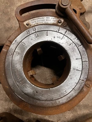 Oster Bolt & Pipe Universal threader heads w/ dies - Image 1 of 4