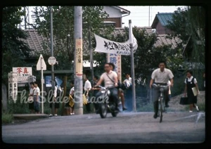 Tokyo Japan street scene old motorcycle people 1966 Ektachrome 35mm slide - Bild 1 von 1